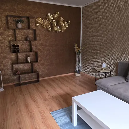 Feuriger Felix Mit Kamin Und Garten In Ruhiger Waldrandlage