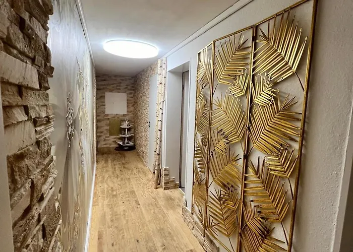 Feuriger Felix Mit Kamin Und Garten In Ruhiger Waldrandlage