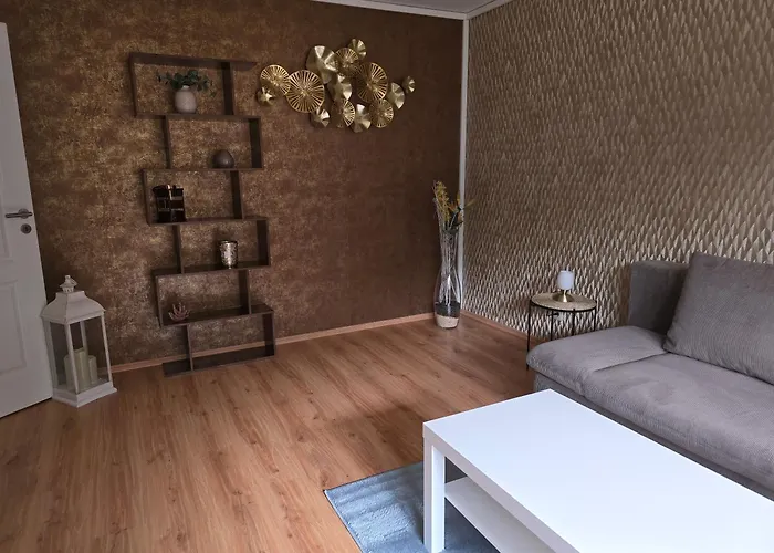 Feuriger Felix Mit Kamin Und Garten In Ruhiger Waldrandlage